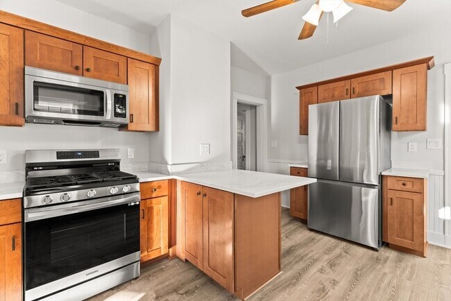 Building Photo - 22 Lewis St