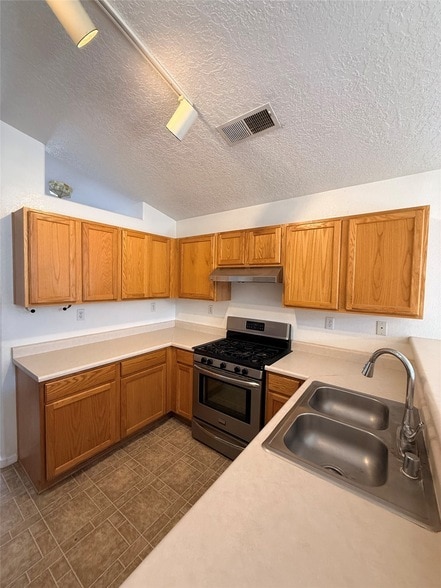 Building Photo - 10639 Rockcliff Dr NW
