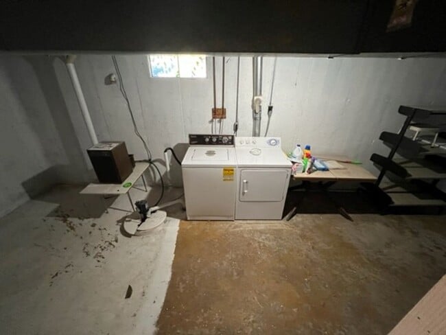 Building Photo - 3 Bed 1.5 Bath home **Available May***