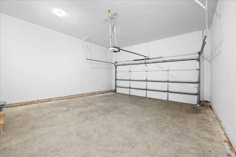 Building Photo - 731 N 74 St