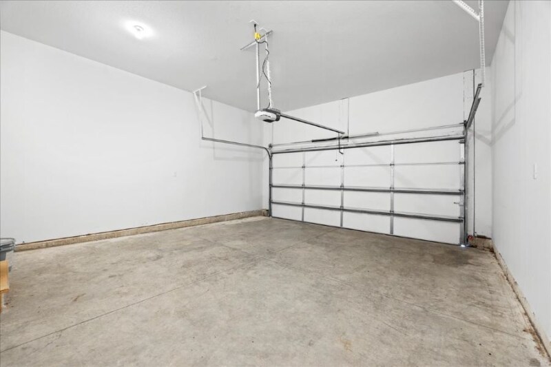 Building Photo - 733 N 74 St