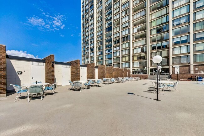 Building Photo - 5455 N Sheridan Rd