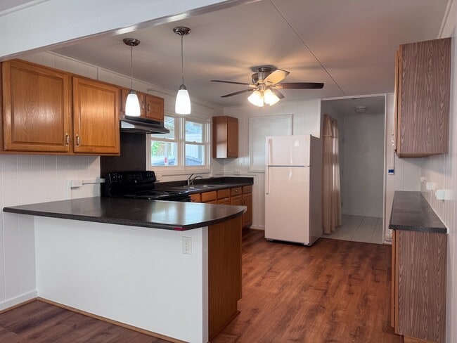 Building Photo - 2 Bed/1 Bath - Kahala - Quiet neighborhood...