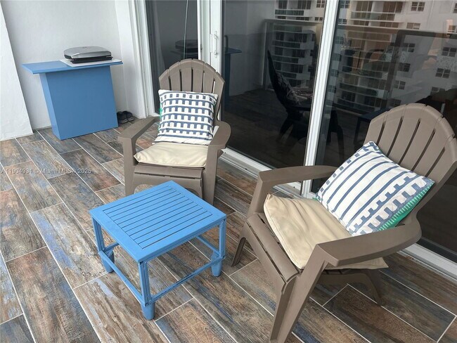 Building Photo - 2751 S Ocean Dr