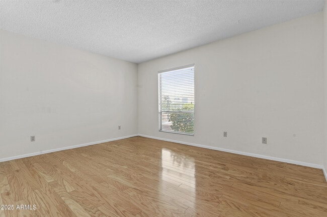 Building Photo - 1725 N Miller Rd