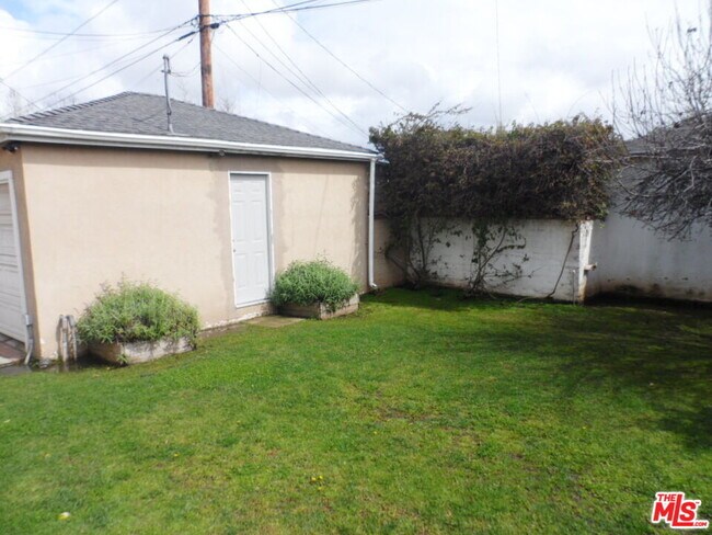 Building Photo - 12566 Woodbine St