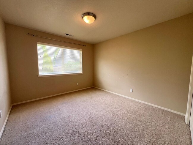 Building Photo - Beautiful 3-Bedroom Home in Hillsboro’s Desirable Arbor Roses Community!