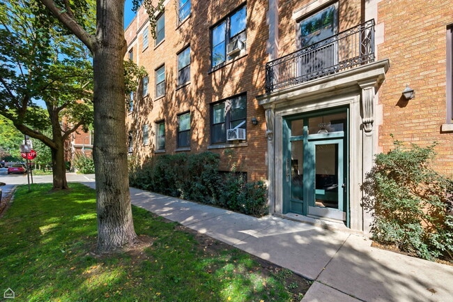 Building Photo - 1020 W Barry Ave