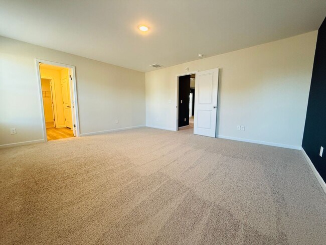 Building Photo - Valley End