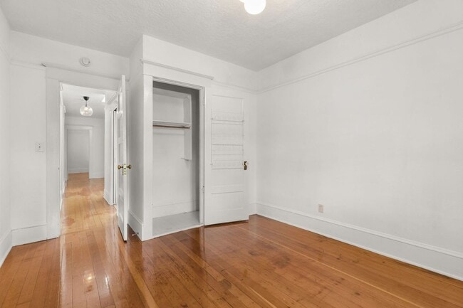 Building Photo - 2348-2348 SE Ankeny St
