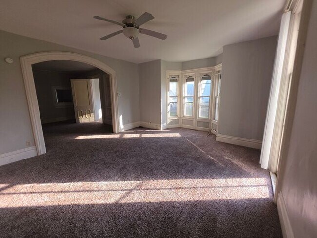 Building Photo - 2 Bed 1 Bath main floor Apartment in Berrien Springs
