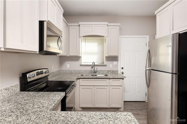 Building Photo - 9 West Dr