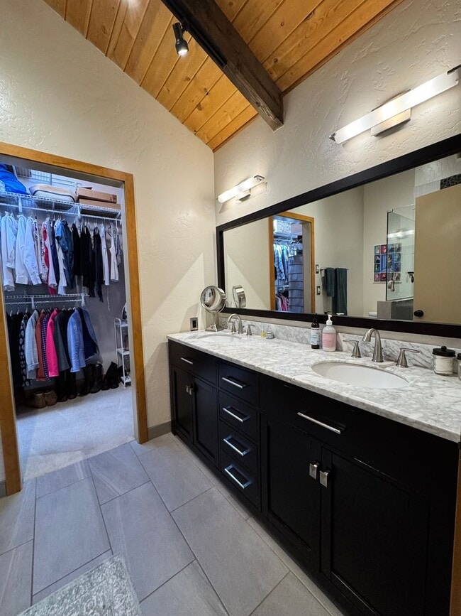 Building Photo - FOR RENT: FURNISHED LONG-TERM EXTREMELY CO...