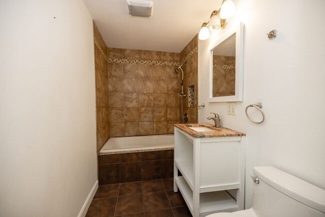 Building Photo - Great 4 Bed Available 9/1/26