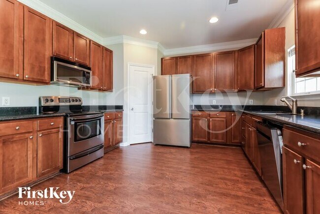 Building Photo - 619 English Oak Cir