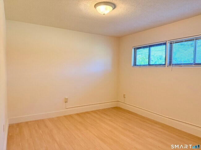 Building Photo - 44 Montoya Cir