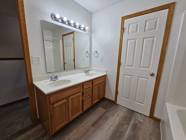 Building Photo - 50 Thistle Ct