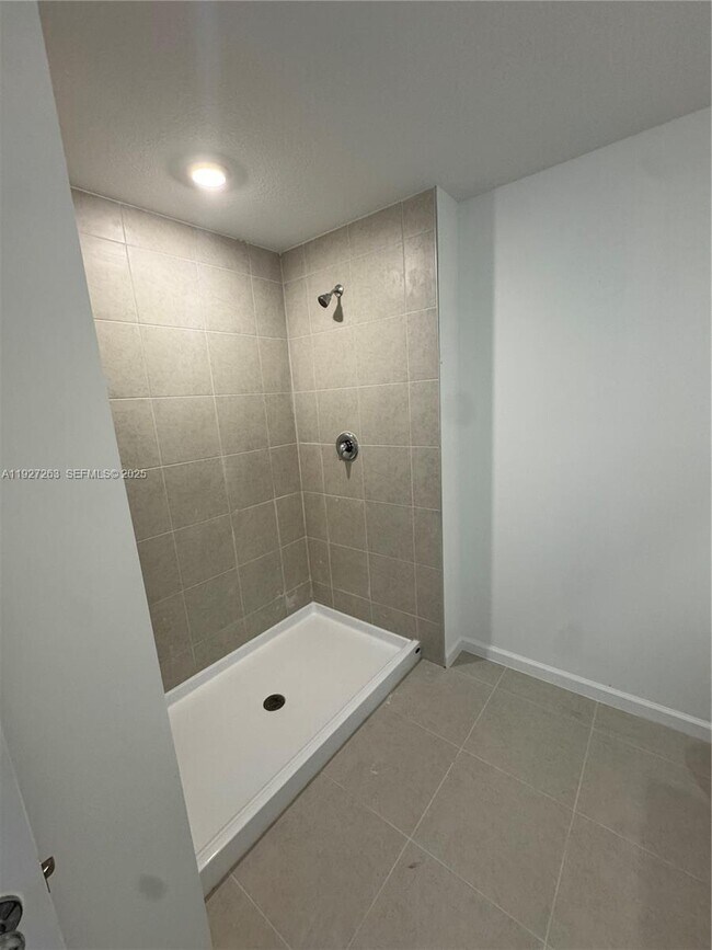 Building Photo - 5837 NW Sweetwood Dr