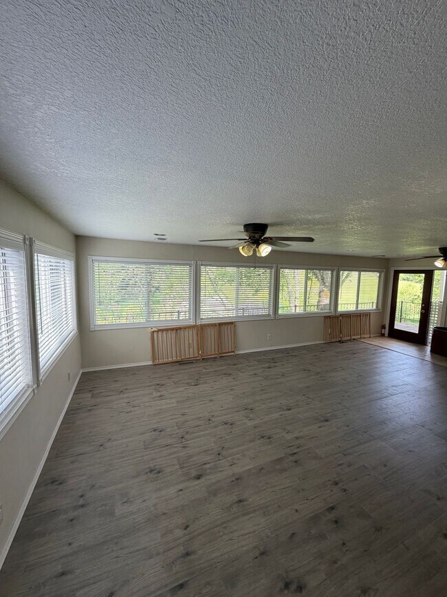Building Photo - Rare 3-Acre 3BR Home in South Salem – Shops, Workspace & Greenhouses