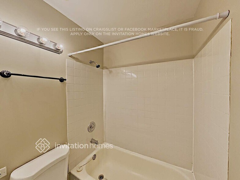 Building Photo - 1369 Westchester Dr