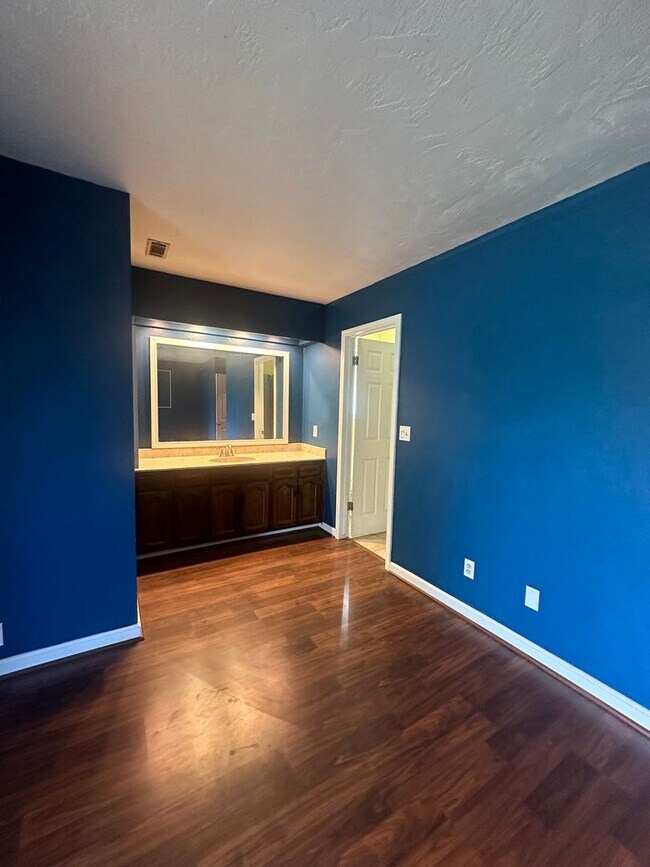 Building Photo - 3116 W La Vida Ave