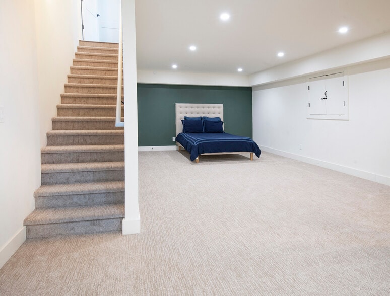 Building Photo - 1133 Main St