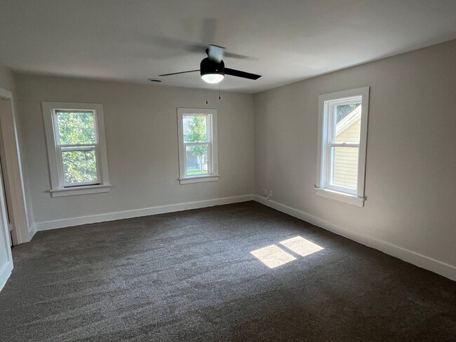 Building Photo - 322 N 2nd Ave