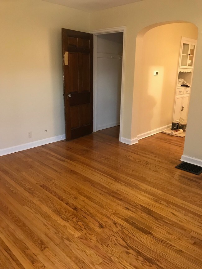 Primary Photo - 5137 Winthrop Avenue