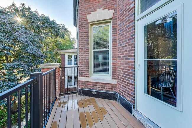 Building Photo - 1506 W Thome Ave