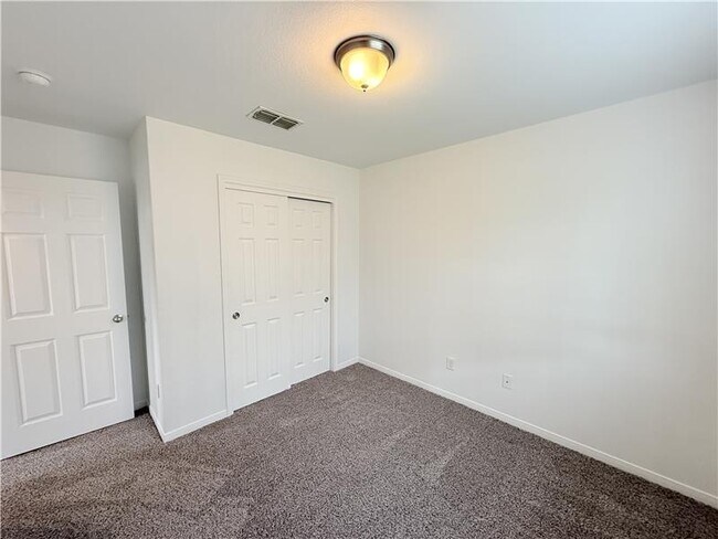 Building Photo - 531 Parkfield Ln