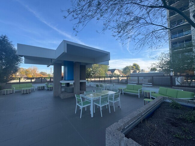 Building Photo - Luxury 2 Bedroom Condo Available at Regency House in Central Phoenix!