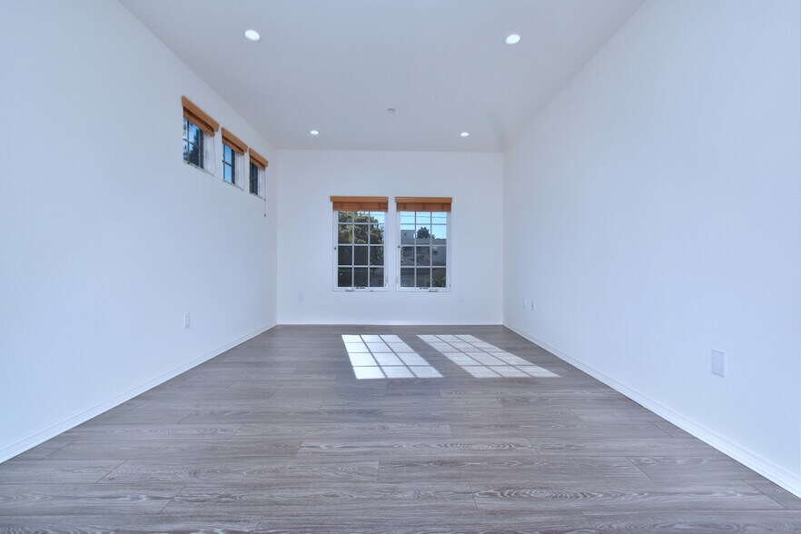 Building Photo - 11215 Huston St