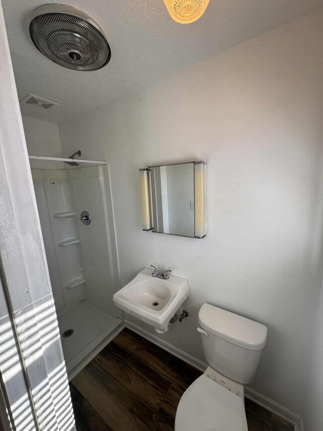 Building Photo - Beautiful 3 Bedroom and 2 Bath House