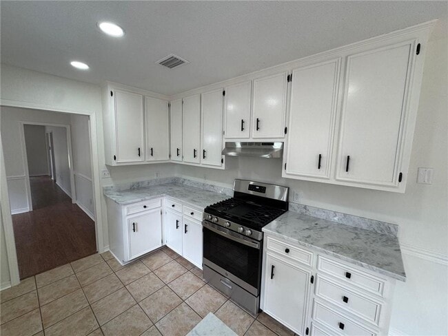 Building Photo - 1117 Pinemont Dr