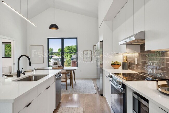 Building Photo - 1609 Pulaski St