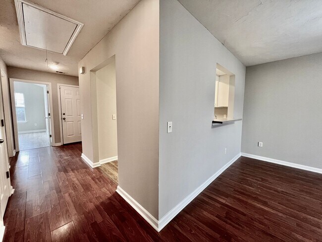 Building Photo - 3 bedroom 2 bath townhome in Towne Park