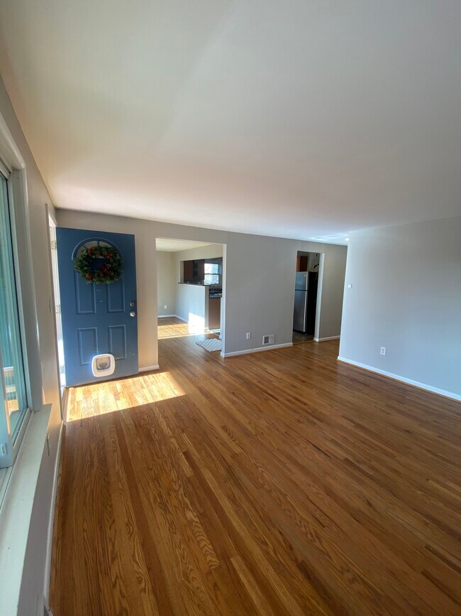 Building Photo - 9645 Loveland Madeira Rd