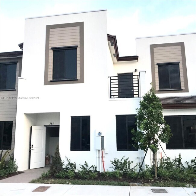 Building Photo - 382 NE 208th Ter