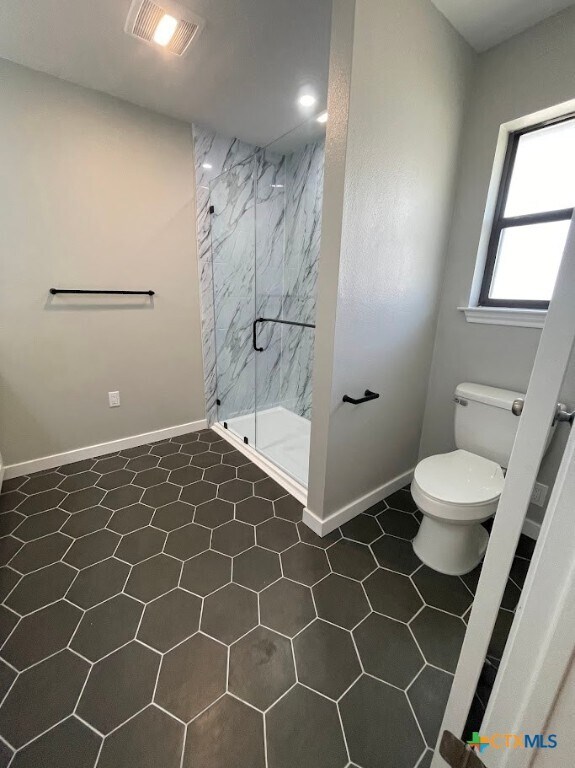 Building Photo - 744 Hill Top Dr