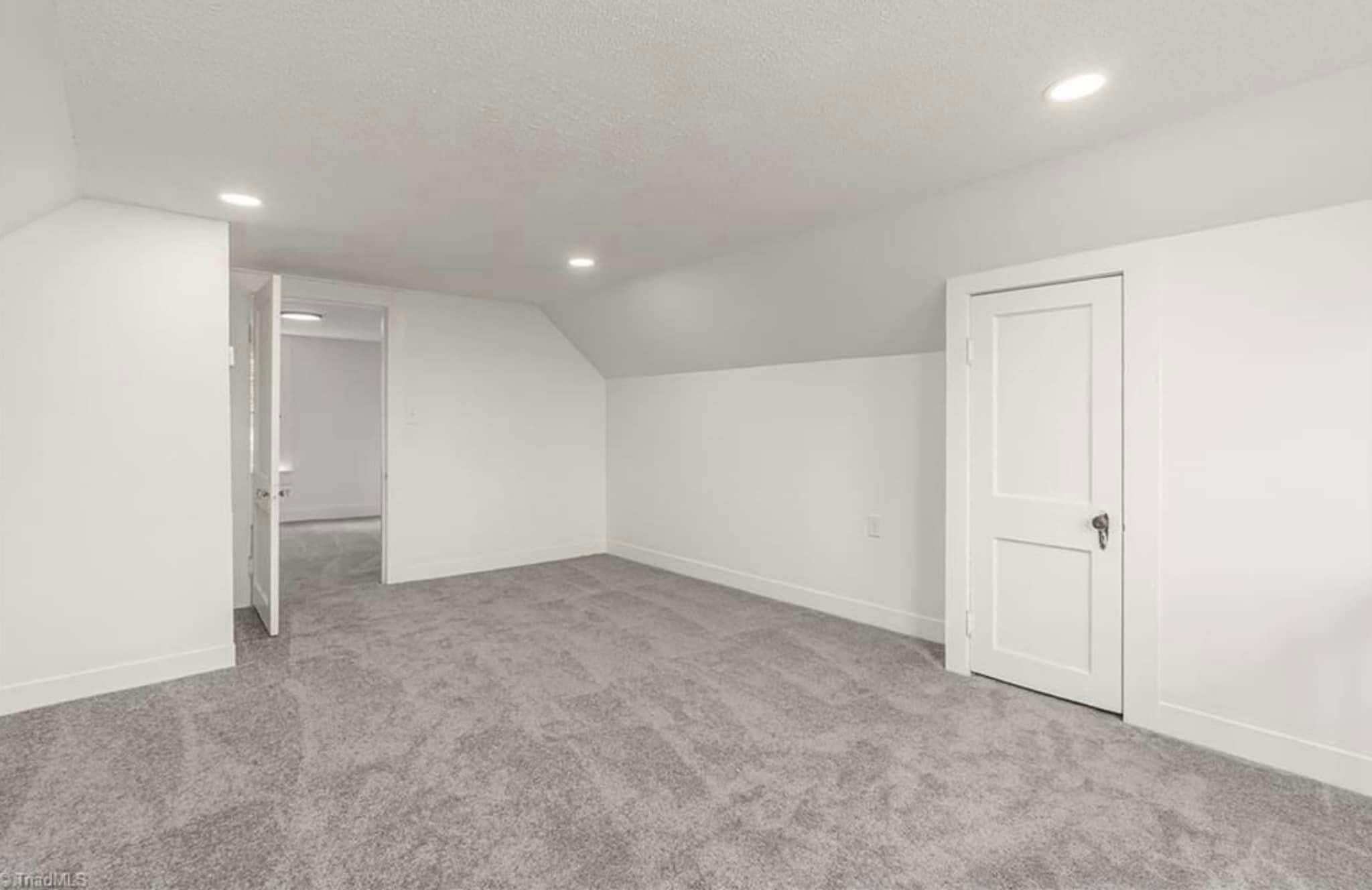 Building Photo - 407 Cox Ave