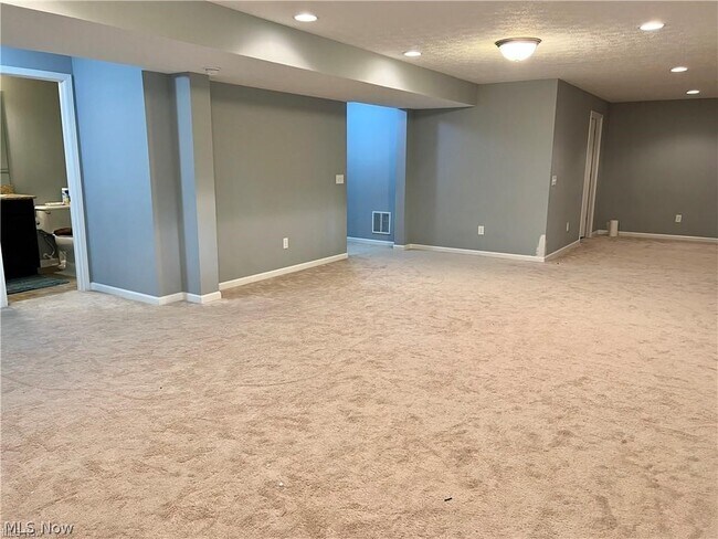 Building Photo - 10454 Dogwood Dr