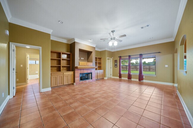 Building Photo - 1214 Sugar Land Dr