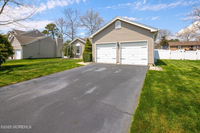 Building Photo - 148 Mizzen Ave