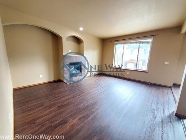 Building Photo - Amazing 3 Bed + 2 bonus rooms in Puyallup!