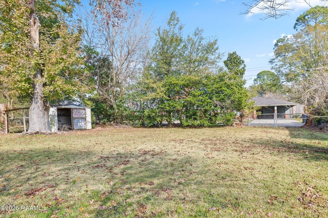 Building Photo - 207 Ashwood Dr