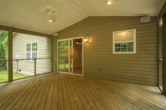 Building Photo - 34 Sugar Creek Dr