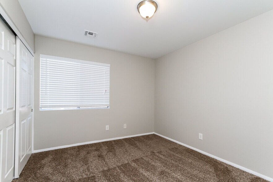 Building Photo - 102 Montclair Dr