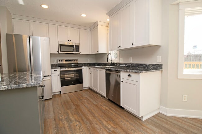 Building Photo - 6082 Kalland Cir NE