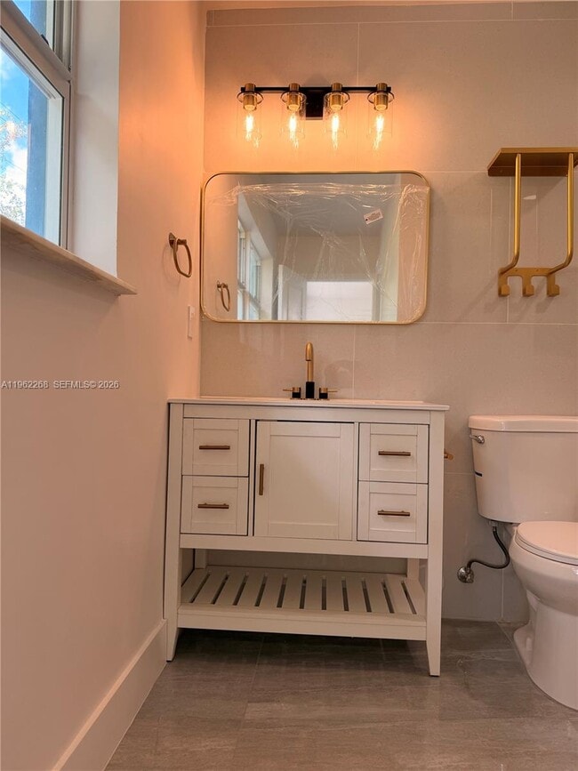 Building Photo - 809 NW 12th Ave