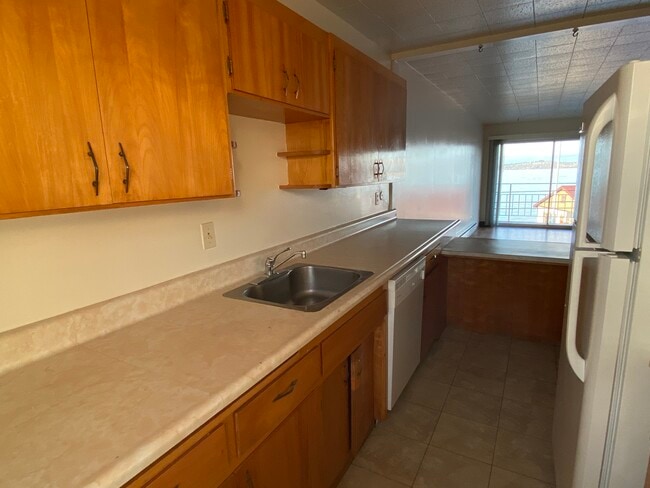 Kitchen - 2700 Alki Ave SW